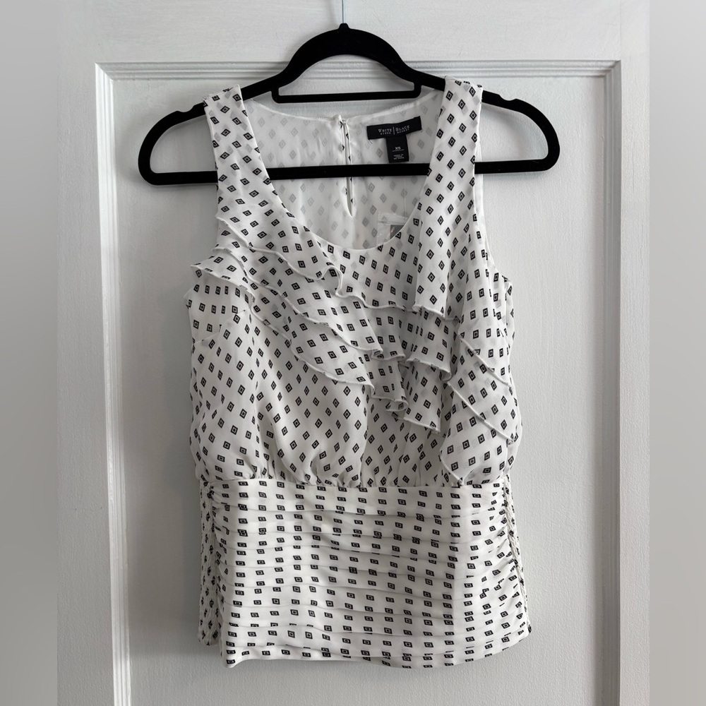 NWT White House Black Market Black/White Mini Cool Ruffle Shell Blouse Size XS